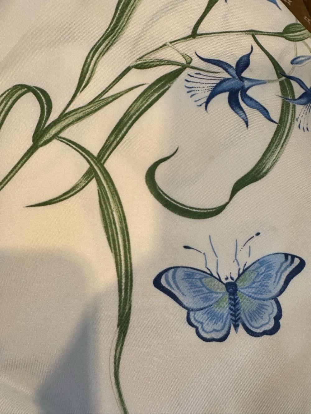 Yves Delorme Paris Silk Scarf Hand Rolled Edge - Picture 3 of 6